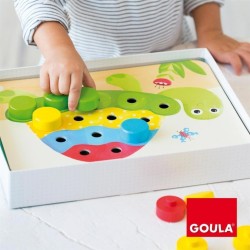 Il Baby color con la forma della tartaruga con chiodini in legno di Goula Il Baby color con la forma della tartaruga con chiodini in legno di Goula