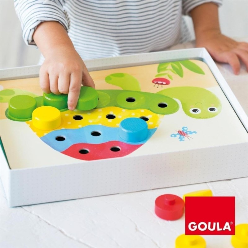 Il Baby color con la forma della tartaruga con chiodini in legno di Goula Il Baby color con la forma della tartaruga con chiodini in legno di Goula