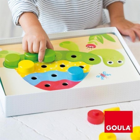 Il Baby color con la forma della tartaruga con chiodini in legno di Goula Il Baby color con la forma della tartaruga con chiodini in legno di Goula