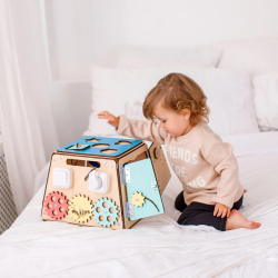 Il Pannello attività Cassaforte di BusyKids aiuta il bambino a sviluppare la motricità fine Il Pannello attività Cassaforte di BusyKids aiuta il bambino a sviluppare la motricità fine