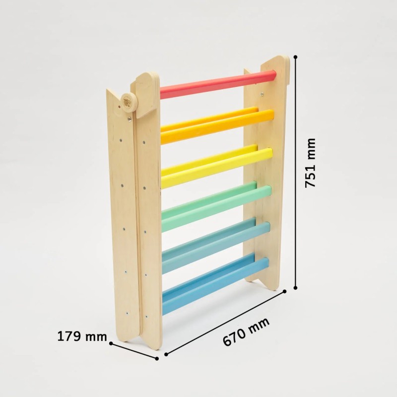 Il Triangolo di arrampicata Pikler di BusyKids è facile da piegare e chiudere Il Triangolo di arrampicata Pikler di BusyKids è facile da piegare e chiudere