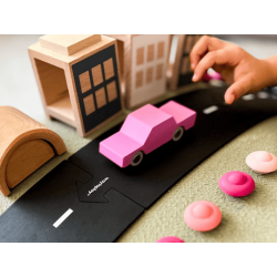 Divertiti a creare tanti scenari per correre con la tua macchinina rosa di Waytoplay Divertiti a creare tanti scenari per correre con la tua macchinina rosa di Waytoplay