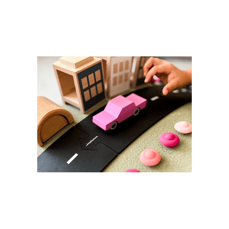 Divertiti a creare tanti scenari per correre con la tua macchinina rosa di Waytoplay Divertiti a creare tanti scenari per correre con la tua macchinina rosa di Waytoplay