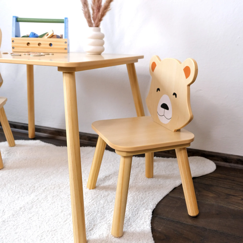 La sedia a forma di orsetto del set Tavolo per Bambini con Sedie a Forma di Animali di BusyKids La sedia a forma di orsetto del set Tavolo per Bambini con Sedie a Forma di Animali di BusyKids
