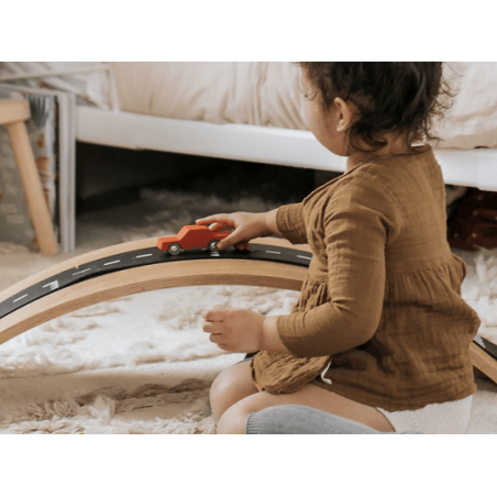 Le piste Waytoplay si adattano perfettamente a qualsiasi superficie grazie all'effetto ventosa Le piste Waytoplay si adattano perfettamente a qualsiasi superficie grazie all'effetto ventosa