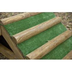 Un dettaglio del Mini Tetto con erba sintetica di Cosy