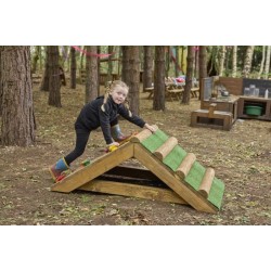 La parte rivestita in erba sintetica del Mini Tetto con erba sintetica di Cosy