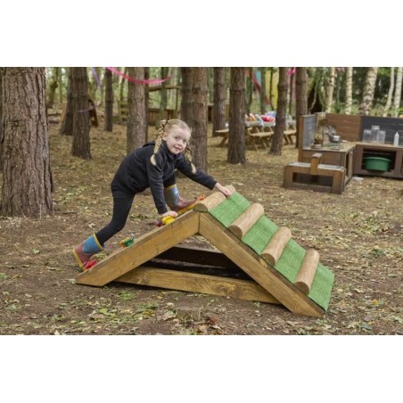 La parte rivestita in erba sintetica del Mini Tetto con erba sintetica di Cosy