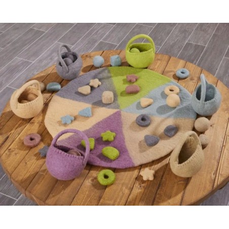 Tante forme e colori diversi per il Set di 36 pezzi in feltro per gioco creativo e sensoriale di Cosy