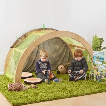 I bambini si divertiranno a creare un piccolo mondo all'interno del Mini Arco in legno di Cosy