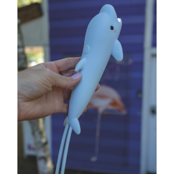 Una torcia a forma di delfino azzurro che accomapagnerà i vostri figli in tante avventure