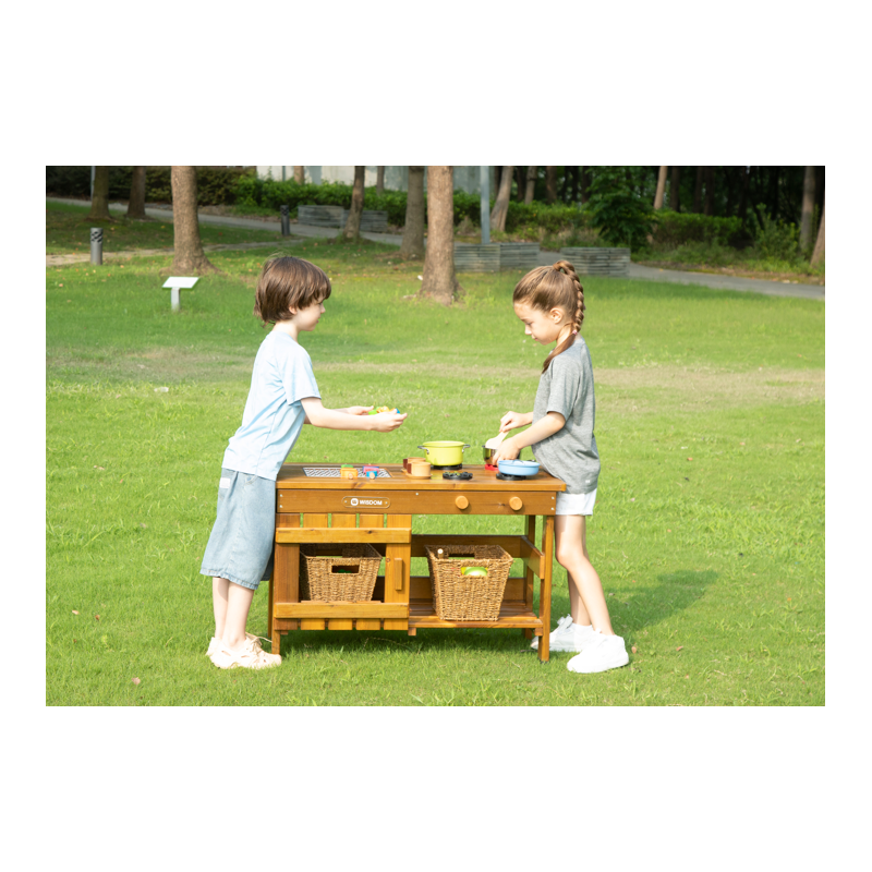 I bambini si divertiranno a giocare al barbacue con questa cucina da esterno di Wisdom