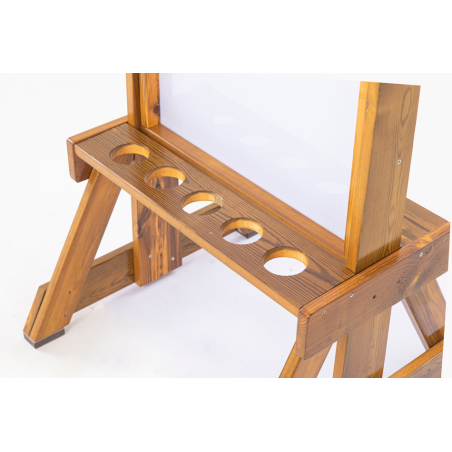 Il dettaglio degli spazi per i contenitori della pittura del Cavalletto da Disegno Outdoor per Bambini di Wisdom