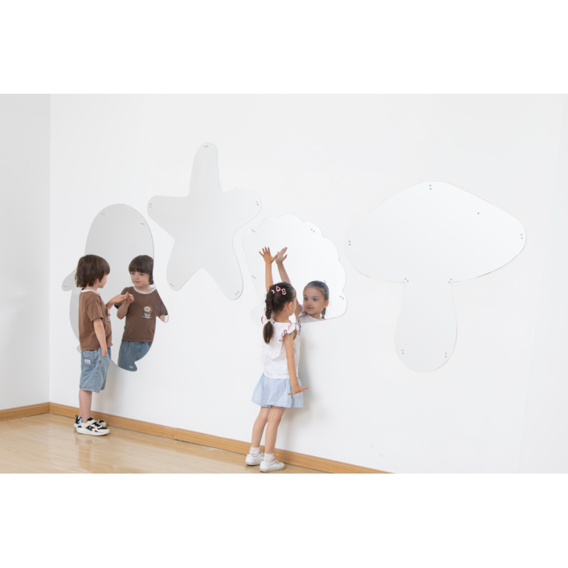 Da usare sia dentro che fuori casa il Set 4 Specchi Sensoriali per Bambini di Wisdom