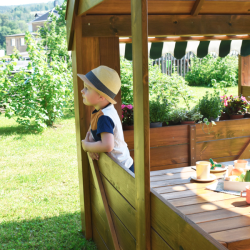Uno spazio creativo e sicuro per i bambini La Casetta in Legno da Gioco da Esterno per Bambini di Wisdom