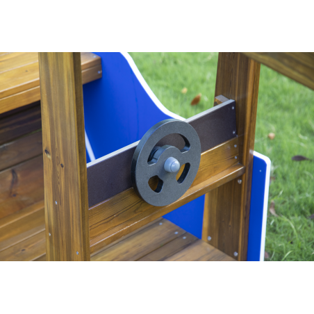 Dotata di mini timone per grandi avventure questa Barca in Legno da Esterno per Bambini di Wisdom
