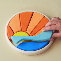 I pezzi del puzzle rotondo della BumbuToys sono perfetti per le piccole mani dei bambini I pezzi del puzzle rotondo della BumbuToys sono perfetti per le piccole mani dei bambini