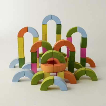 Esempio di costruzione con il set di blocchi BumbuToys Alphabet Blocks