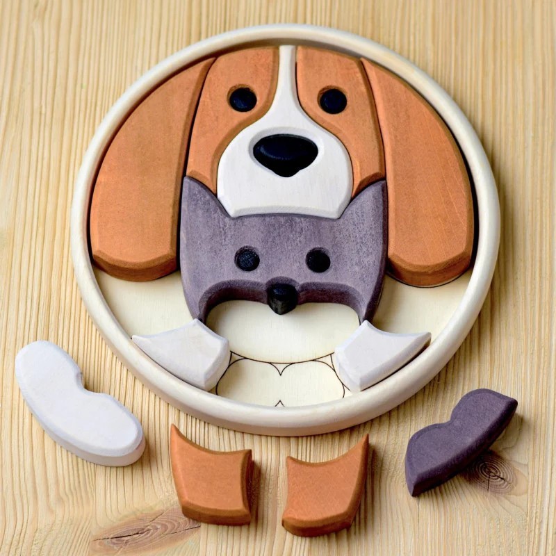 L'amicizia tra un cane e un gatto raffigurata nel puzzle rotondo della BumbuToys L'amicizia tra un cane e un gatto raffigurata nel puzzle rotondo della BumbuToys