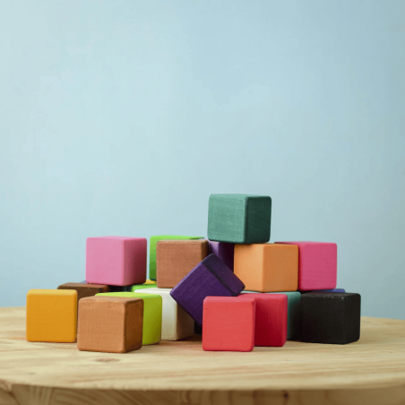 Sono tutti coloratissimi i 24 mattoncini in legno della BumbuToys Sono tutti coloratissimi i 24 mattoncini in legno della BumbuToys