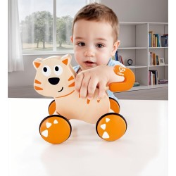 Dante spingi e vai è un giocattolo per bambini in legno con ruote della Hape Dante spingi e vai è un giocattolo per bambini in legno con ruote della Hape