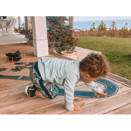 Divertiti a diventare un giovane pilota sulla pista Grand Prix di Waytoplay Divertiti a diventare un giovane pilota sulla pista Grand Prix di Waytoplay