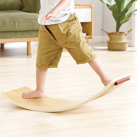 La balance board è una tavola di equilibrio in cui si trasforma il cavallo a dondolo della Hape La balance board è una tavola di equilibrio in cui si trasforma il cavallo a dondolo della Hape