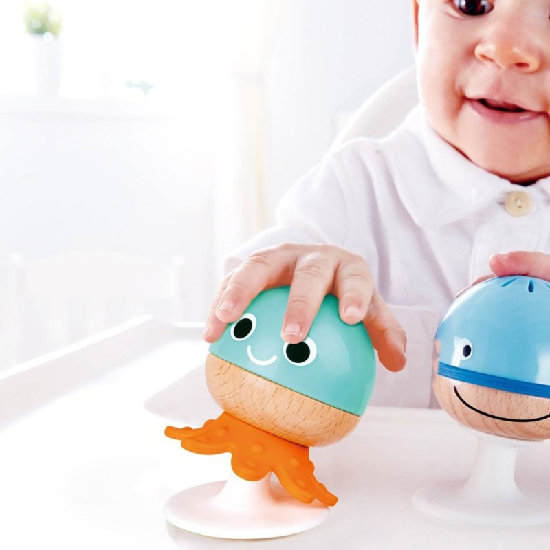 Ogni articolo del set sensoriale della Hape ha una funzione specifica per il bambino Ogni articolo del set sensoriale della Hape ha una funzione specifica per il bambino