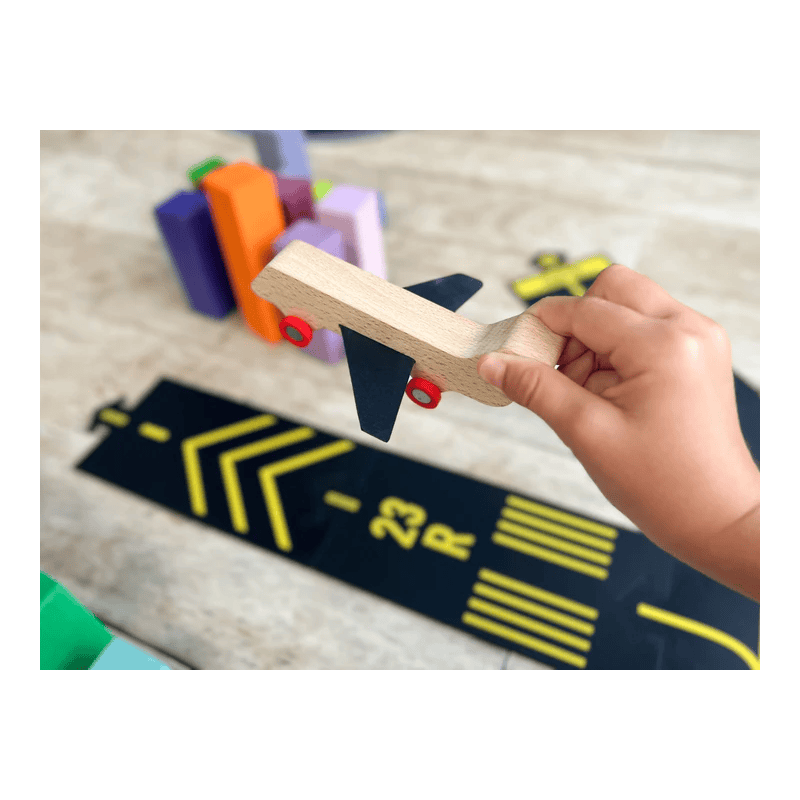 Incluso nel set Runway di Waytoplay un aeroplanino in legno Incluso nel set Runway di Waytoplay un aeroplanino in legno