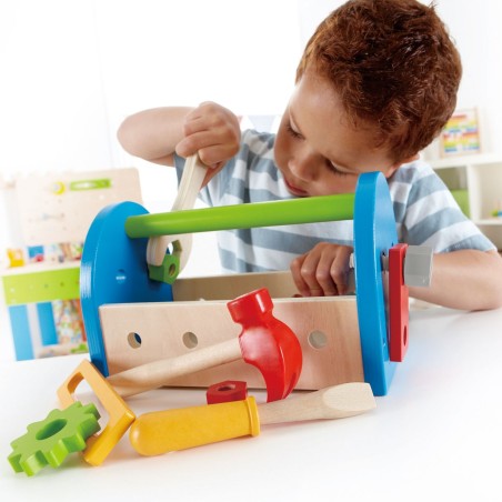 Il bambino imparerà il gioco di ruolo con la Cassetta degli attrezzi di Hape Il bambino imparerà il gioco di ruolo con la Cassetta degli attrezzi di Hape