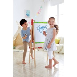 Con la Lavagna multiattività di Hape double face non litigherà più nessuno per chi deve usarla Con la Lavagna multiattività di Hape double face non litigherà più nessuno per chi deve usarla