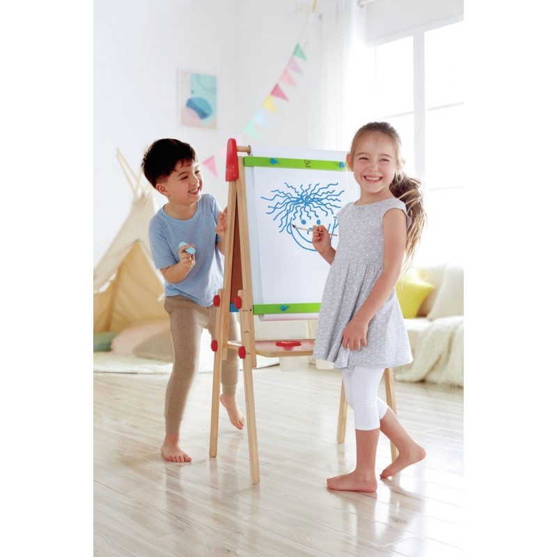 Con la Lavagna multiattività di Hape double face non litigherà più nessuno per chi deve usarla Con la Lavagna multiattività di Hape double face non litigherà più nessuno per chi deve usarla
