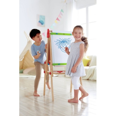 Con la Lavagna multiattività di Hape double face non litigherà più nessuno per chi deve usarla Con la Lavagna multiattività di Hape double face non litigherà più nessuno per chi deve usarla