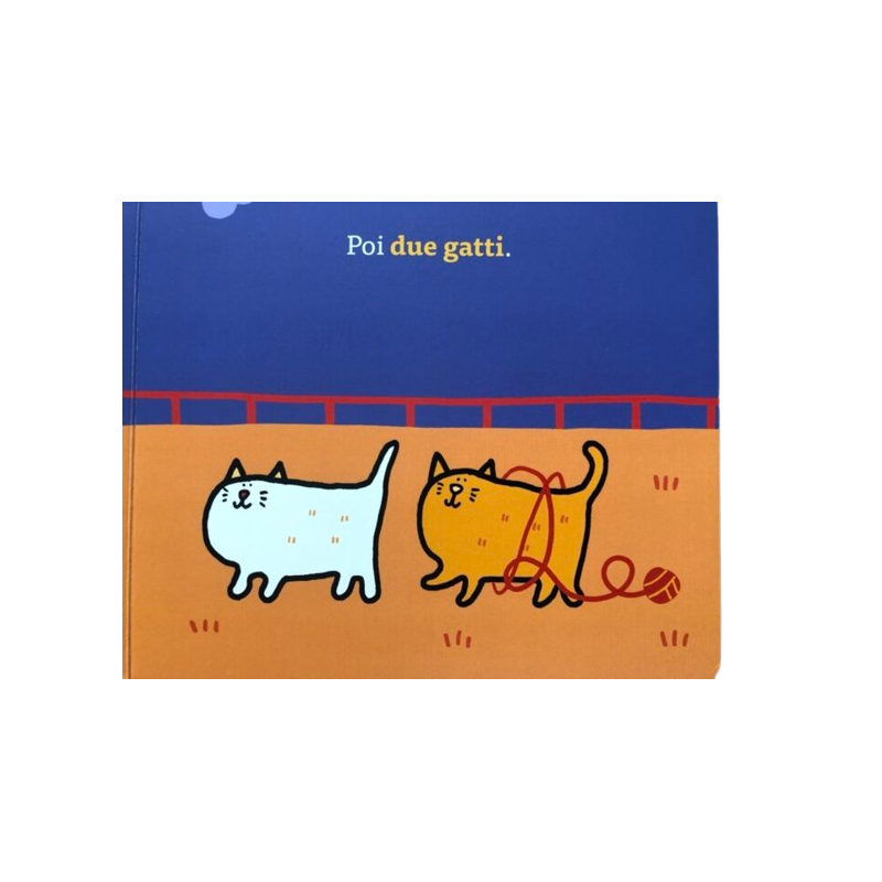 Due gatti che entreranno nel piccolo fienile rosso che accoglierà tantissimi animali per la nanna Due gatti che entreranno nel piccolo fienile rosso che accoglierà tantissimi animali per la nanna