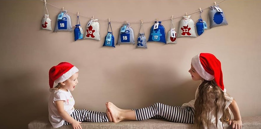 bambini con calendario dell'avvento