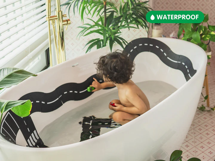 Le piste flessibili per macchinine di waytoplay si attaccano su qualsiasi superficie