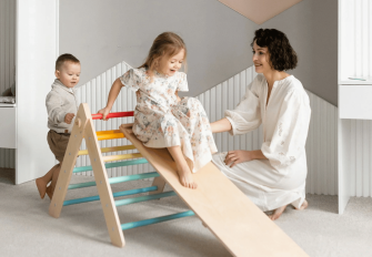 Triangolo di Pikler: a cosa serve e come utilizzarlo