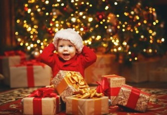 Regali sostenibili: perché scegliere giochi in legno e libri per Natale Regali sostenibili: perché scegliere giochi in legno e libri per Natale