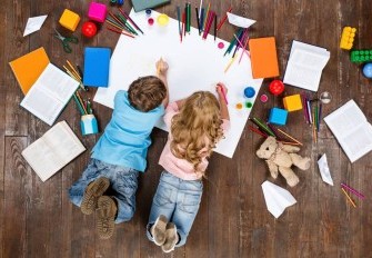 Piccoli artisti: come stimolare nel bambino la creatività Piccoli artisti: come stimolare nel bambino la creatività