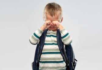 Come aiutare i bambini a riprendere i ritmi dopo le feste: routine e consigli per il rientro a scuola