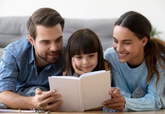 Come leggere ai bambini in base all’età: guida pratica per genitori