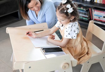 Cos’è un tavolino Montessori e come si usa